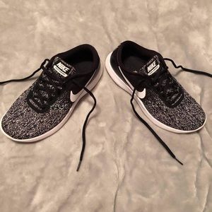 Women’s Nike Flex Contact Shoes sz 8